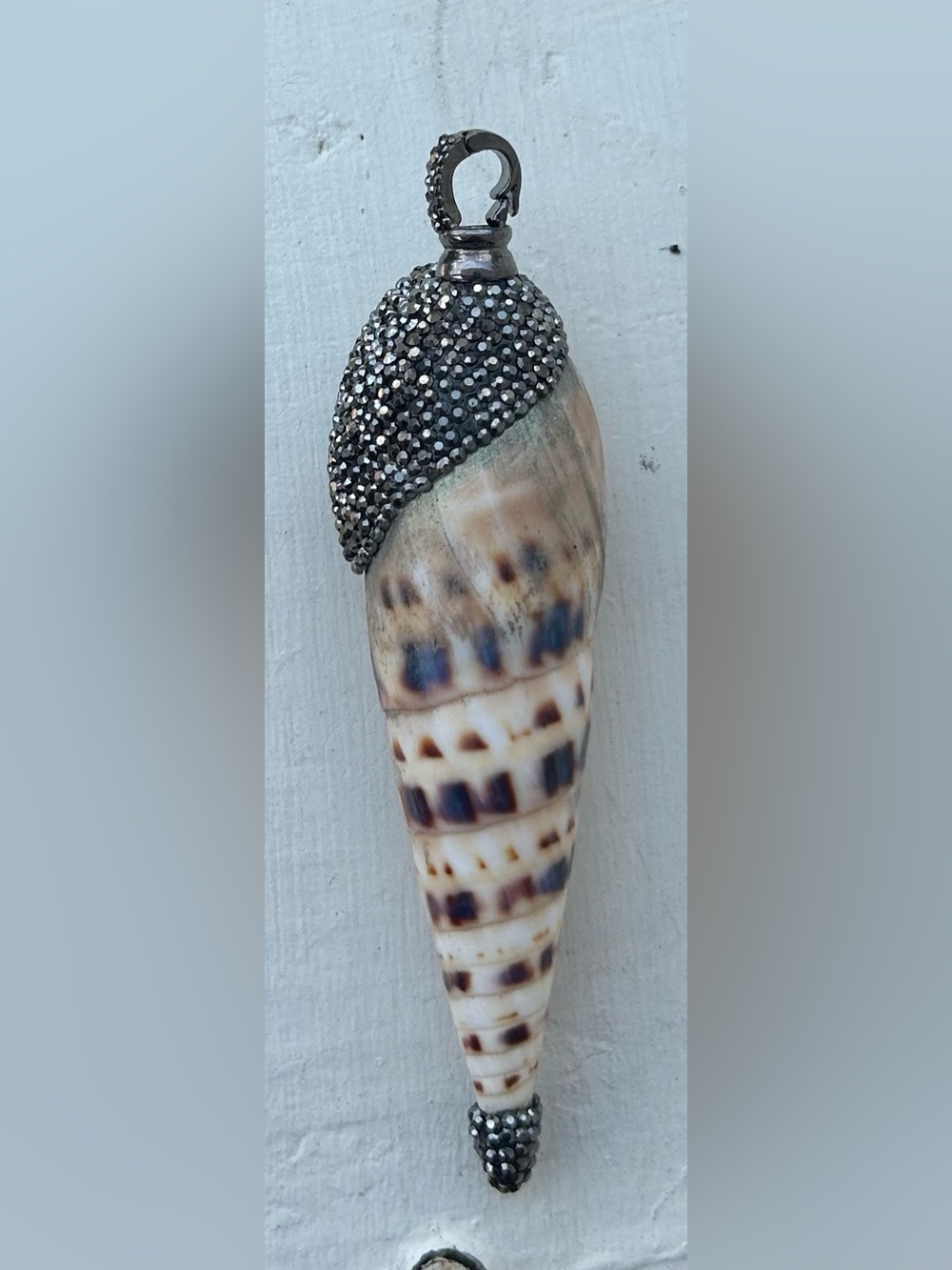 NWOT Hematite Crystal Crusted Pave Shell Pendant